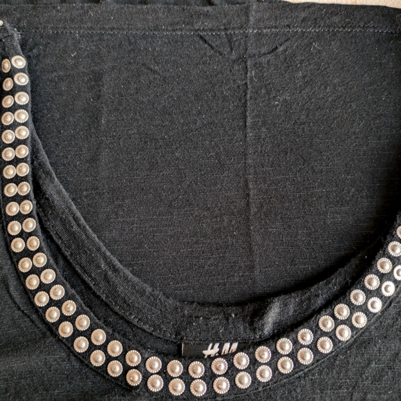 H&M Women's Round Neck Sleeveless Blouse - Picture 7 of 9